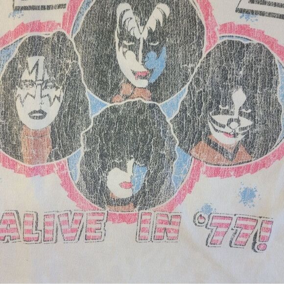 KISS Alive In ‘77 Retro Band T-shirt Men’s Size Small White Short Sleeve - Picture 7 of 15